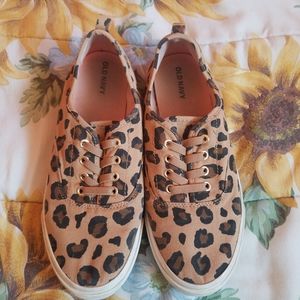 🎀 Buy 2 get 2 free🎀Old Navy Leopard tennis shoes